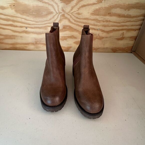 Mia Brown Chelsea Boots - Picture 2 of 6